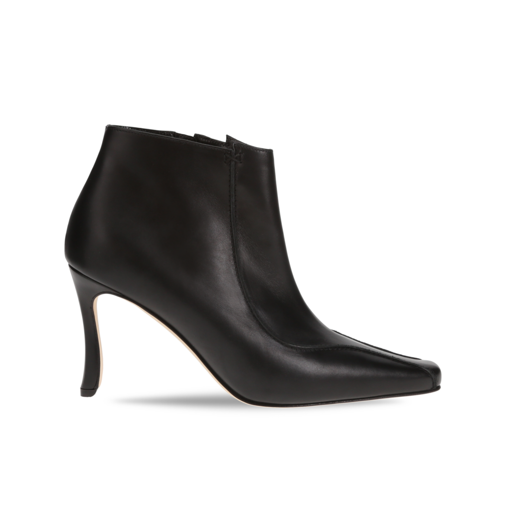 Manolo Blahnik et l’art de marcher : Paris comme carte personnelle 93 MILLETA CALF BLACK