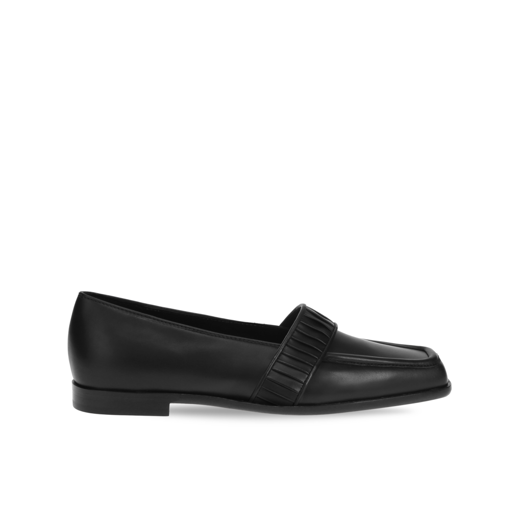 Manolo Blahnik et l’art de marcher : Paris comme carte personnelle 147 MINOFFA CALF BLACK