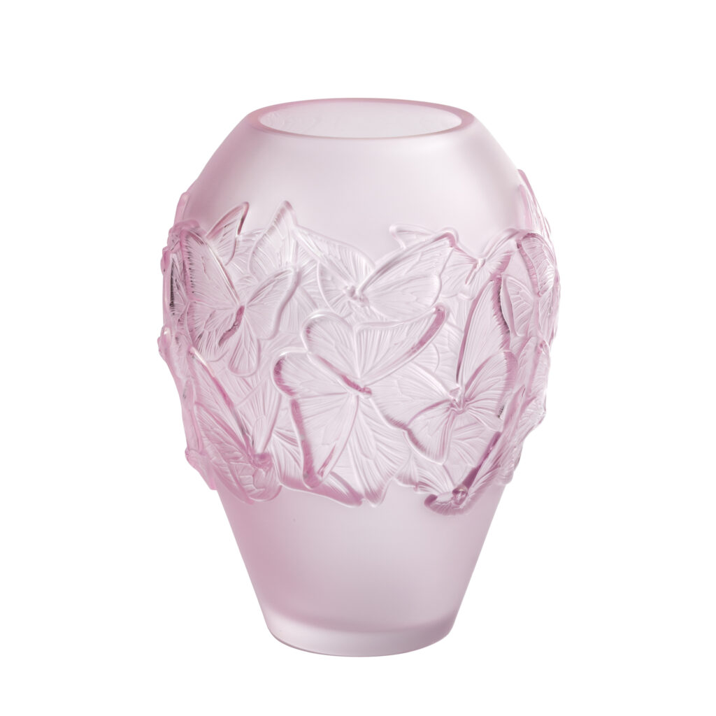 Air de Lalique Chapitre II : l'invisible sculpté 43 PAPILLONS vase medium size pink luster ©LALIQUE SA