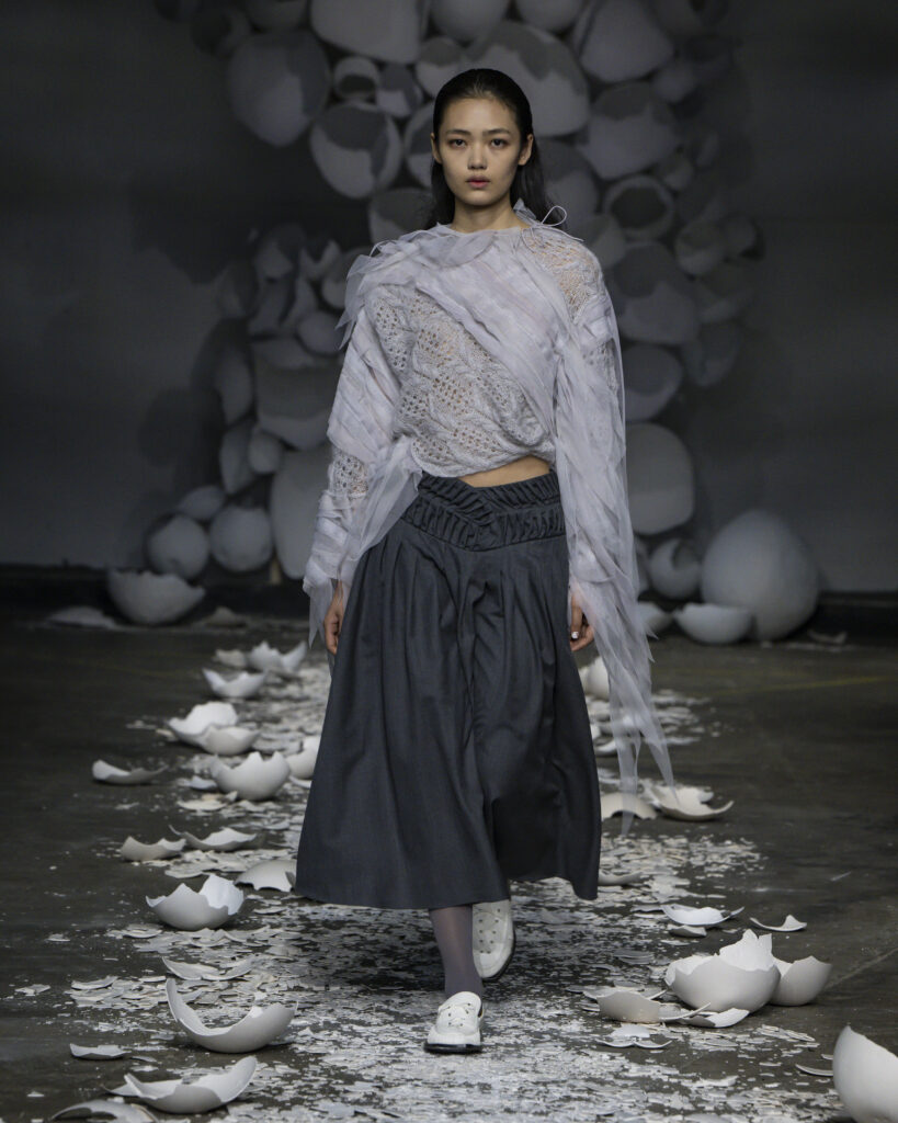 Marie-Adam Leenaerdt, la mesure d’un prix 33 PAULINE DUJANCOURT AW26 LOOK 18
