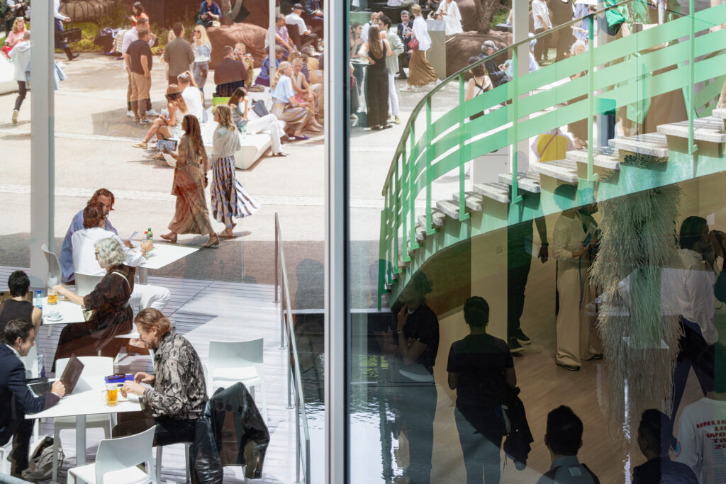 Basel: The Trade Show as a Market Compass 28 Print approx 21 x 14 cm ABB26 Public Interactions General Impre HiRes 1