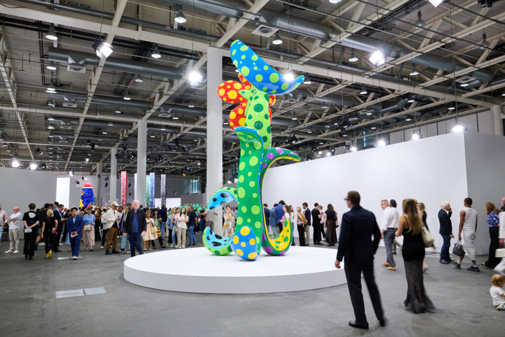 Basel: The Trade Show as a Market Compass 29 Print approx 21 x 14 cm ABB26 Unlimited Public Interactions Ya HiRes