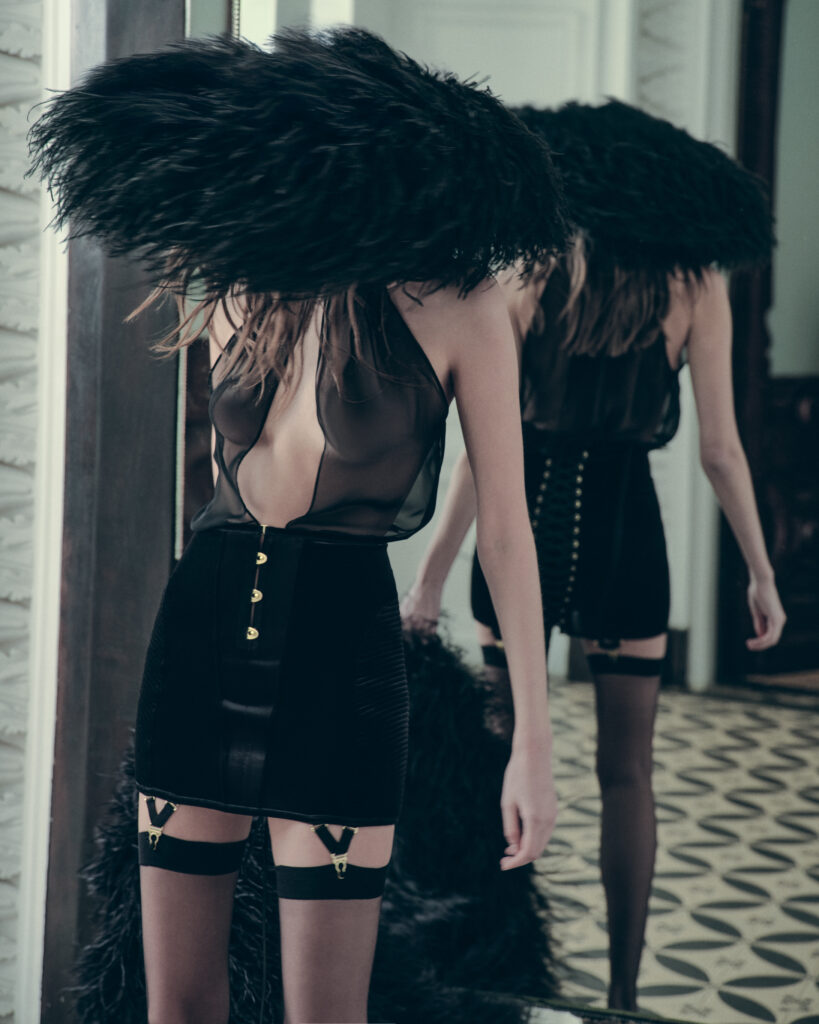 SCANDALE : une maison de lingerie choisit d'effacer son propre nom 28 ROCOCO CAMPAIGN8