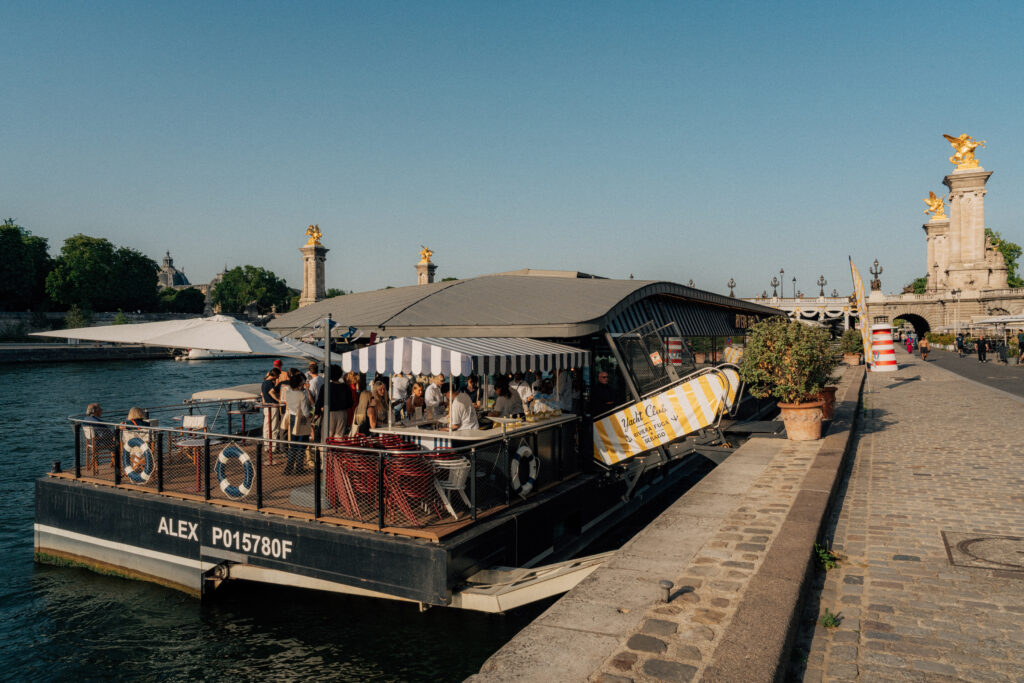 Sebago fête ses 80 ans : le penny loafer part en bateau sur la Seine 52 Sebago @Riviera Fuga Paris SYC 22