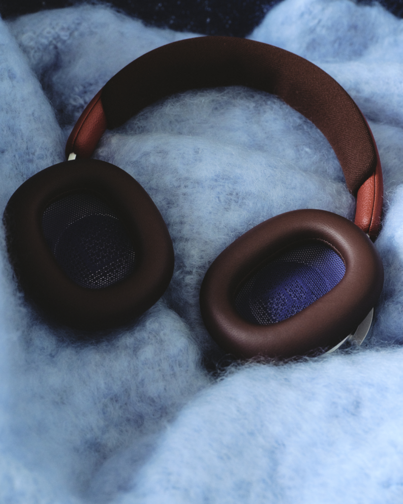 Bang & Olufsen : le son comme compagnon de voyage 50 The Centennial Collection 2025 BP H100 Digital EN 1080x1320 Crop Clean 0083