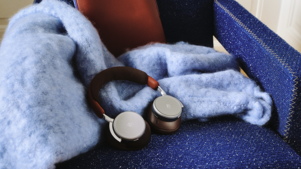 Bang & Olufsen : le son comme compagnon de voyage 43 The Centennial Collection 2025 BP H100 Digital EN 1920x1080 Crop Clean 0040