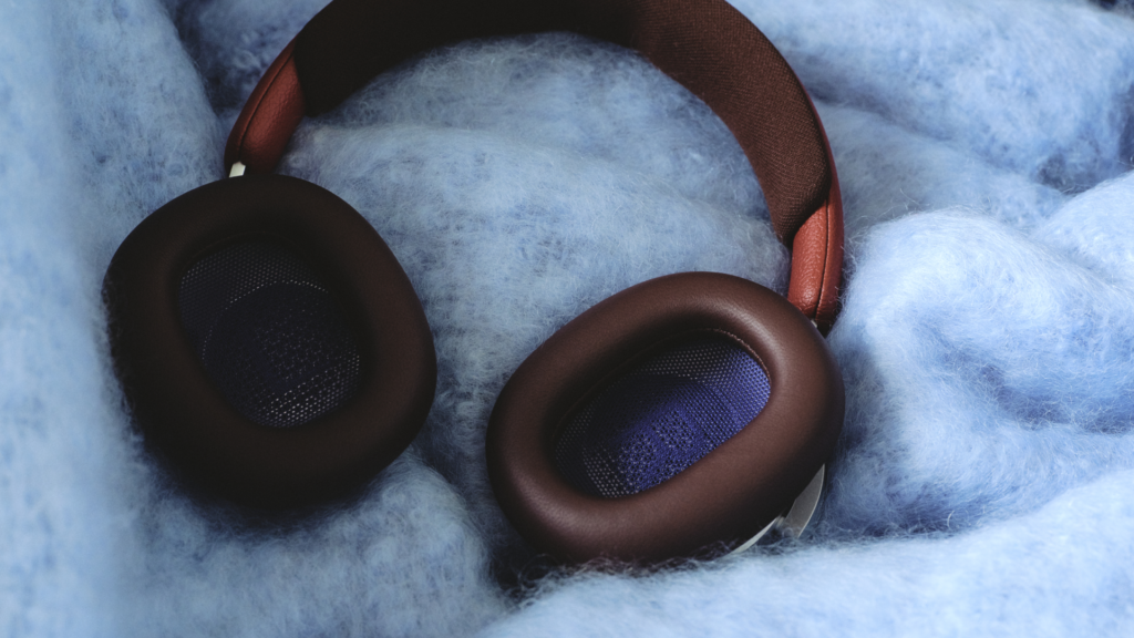 Bang & Olufsen : le son comme compagnon de voyage 45 The Centennial Collection 2025 BP H100 Digital EN 1920x1080 Crop Clean 0080