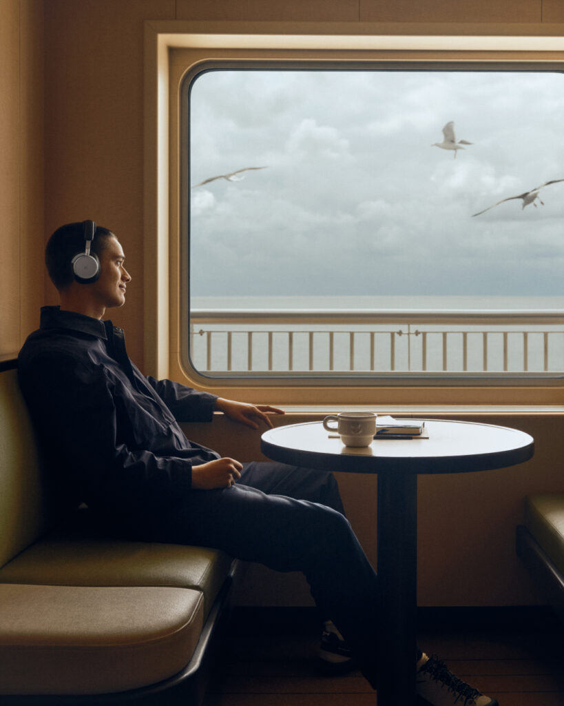 Bang & Olufsen : le son comme compagnon de voyage 75 Travel 2026 BP H100 Digital EN 1080x1350 Crop Clean 0120