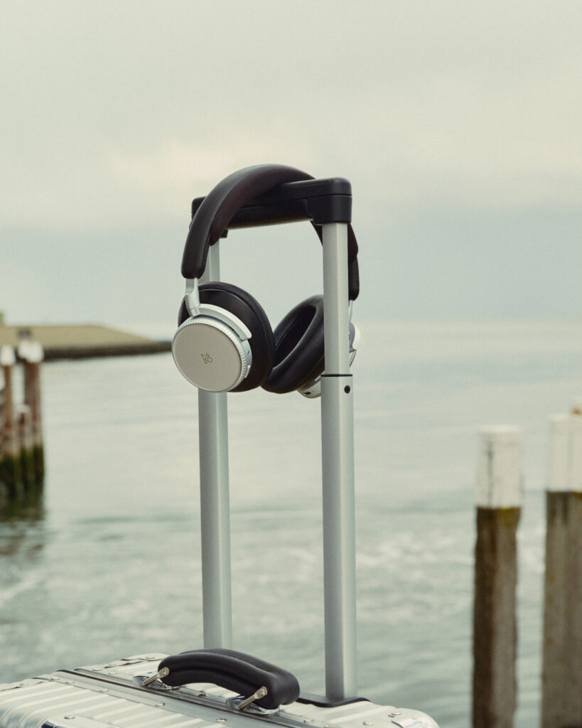 Bang & Olufsen : le son comme compagnon de voyage 79 Travel 2026 BP H100 Digital EN 1080x1350 Crop Clean 0125