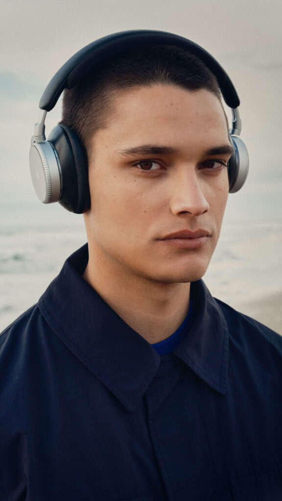 Bang & Olufsen : le son comme compagnon de voyage 86 Travel 2026 BP H100 Digital EN 1080x1920 Crop Clean 0133