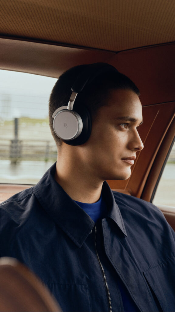 Bang & Olufsen : le son comme compagnon de voyage 88 Travel 2026 BP H100 Digital EN 1080x1920 Crop Clean 0135