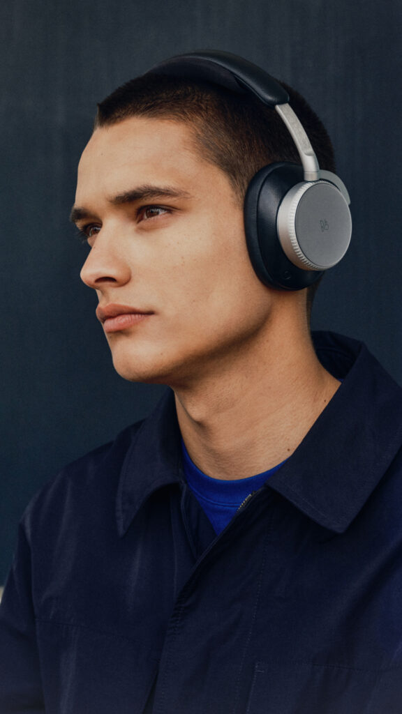 Bang & Olufsen : le son comme compagnon de voyage 89 Travel 2026 BP H100 Digital EN 1080x1920 Crop Clean 0136
