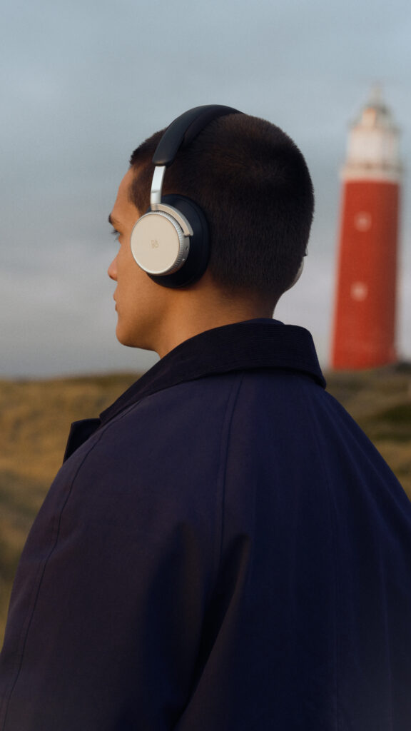 Bang & Olufsen : le son comme compagnon de voyage 91 Travel 2026 BP H100 Digital EN 1080x1920 Crop Clean 0138