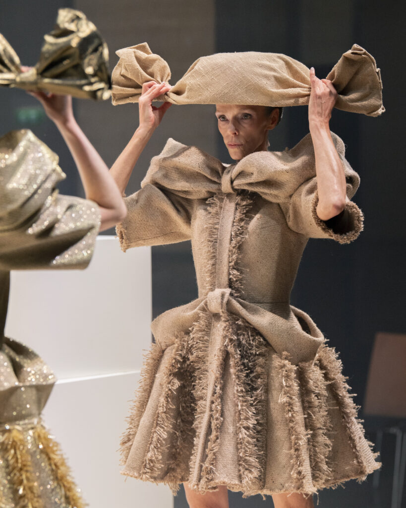 Ce que Viktor&Rolf demande à une école de mode : une collection sans défilé 32 ViktorRolf HC FW26 Credit SGP Italia Stefano Guidani 2