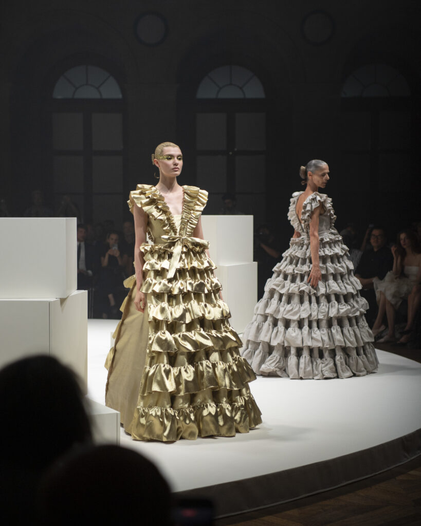 Ce que Viktor&Rolf demande à une école de mode : une collection sans défilé 31 ViktorRolf HC FW26 Credit SGP Italia Stefano Guidani 3