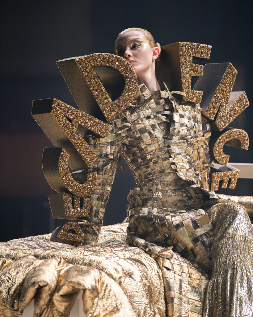 Ce que Viktor&Rolf demande à une école de mode : une collection sans défilé 30 ViktorRolf HC FW26 Credit SGP Italia Stefano Guidani