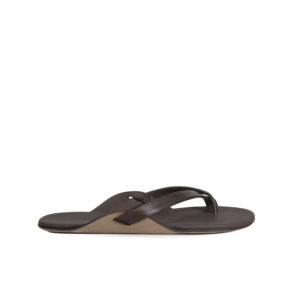 Manolo Blahnik et l’art de marcher : Paris comme carte personnelle 41 WINGS CALF DARK BROWN
