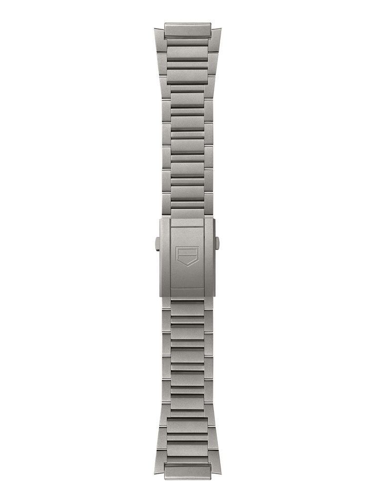 TAG Heuer × Gulf : la quatrième vie d'une icône 25 Web 2000px BF0009 FLAT 768x1024 1
