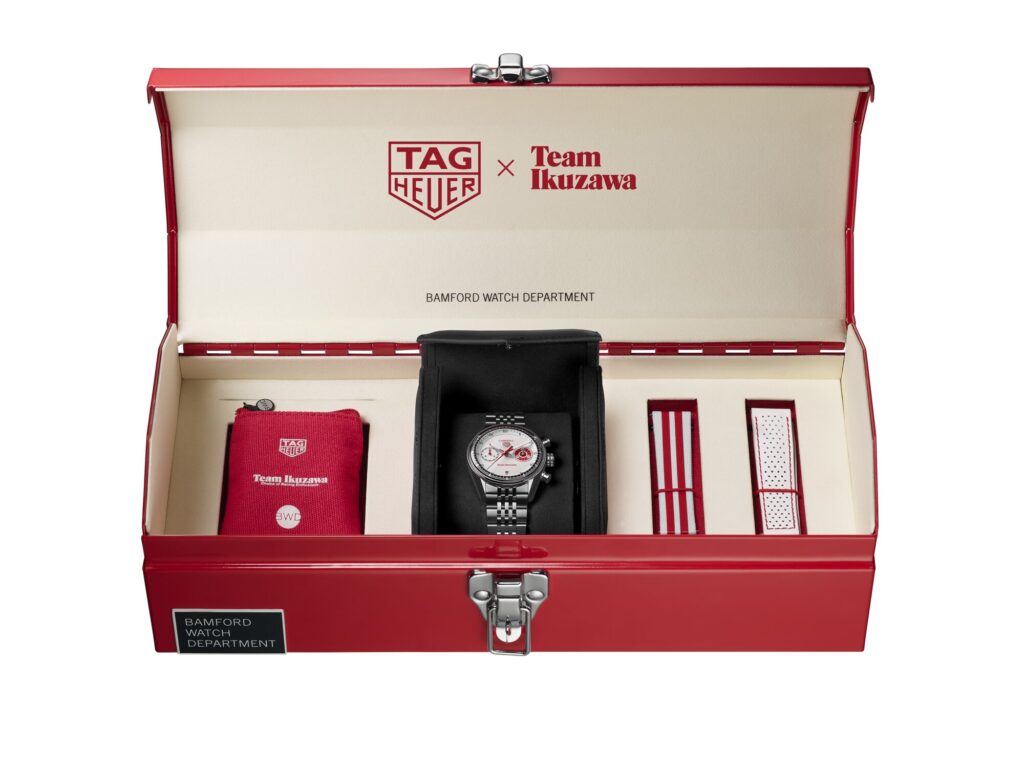 Le Japon comme ligne de course 56 Web 2000px CBS221M.EB0435 PACKAGING OPEN WITH WATCH 1