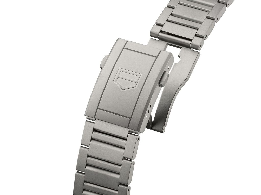 TAG Heuer × Gulf : la quatrième vie d'une icône 26 Web 2000px CBZ208B.BF0009 BUCKLE