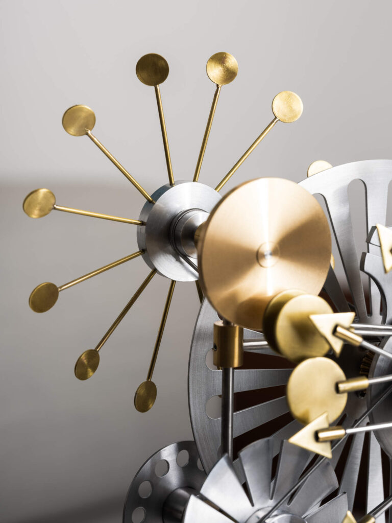 MB&F : quand une machine à ne rien faire apprend à remonter les montres 31 low res MBandF MADGallery Martin Smith Watch Winder 5 1