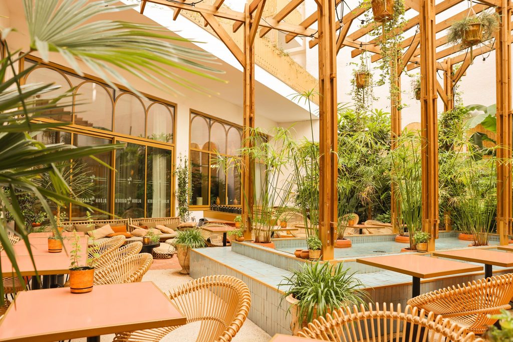 La Clairette change de verre 26 patio terrasse cachee paris Toutes les infos sur la terrasse cachee du Bloom House Hotel Spa scaled 1