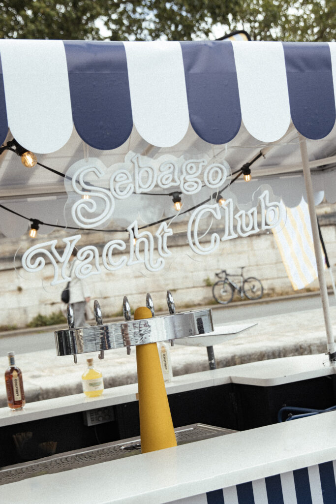 Sebago fête ses 80 ans : le penny loafer part en bateau sur la Seine 39 sebago x riviera fuga 2026 10