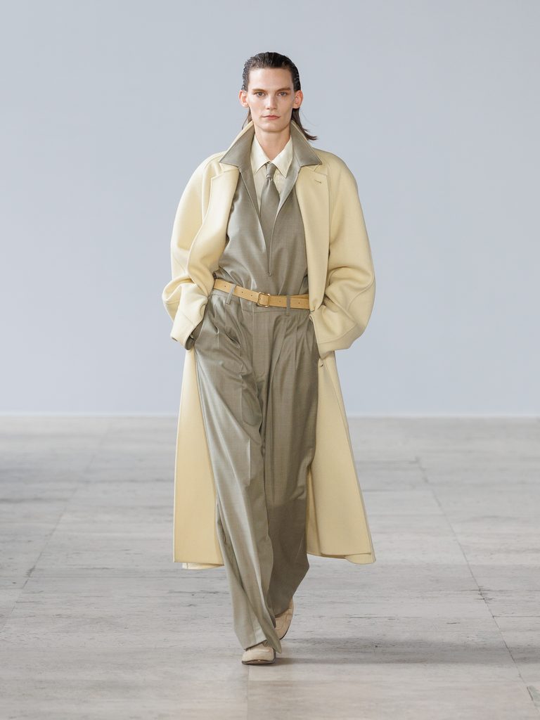 Kiichiro Asakawa, ou la couleur comme problème de teinturier 28 ssstein SS27 runway 3x4 look04
