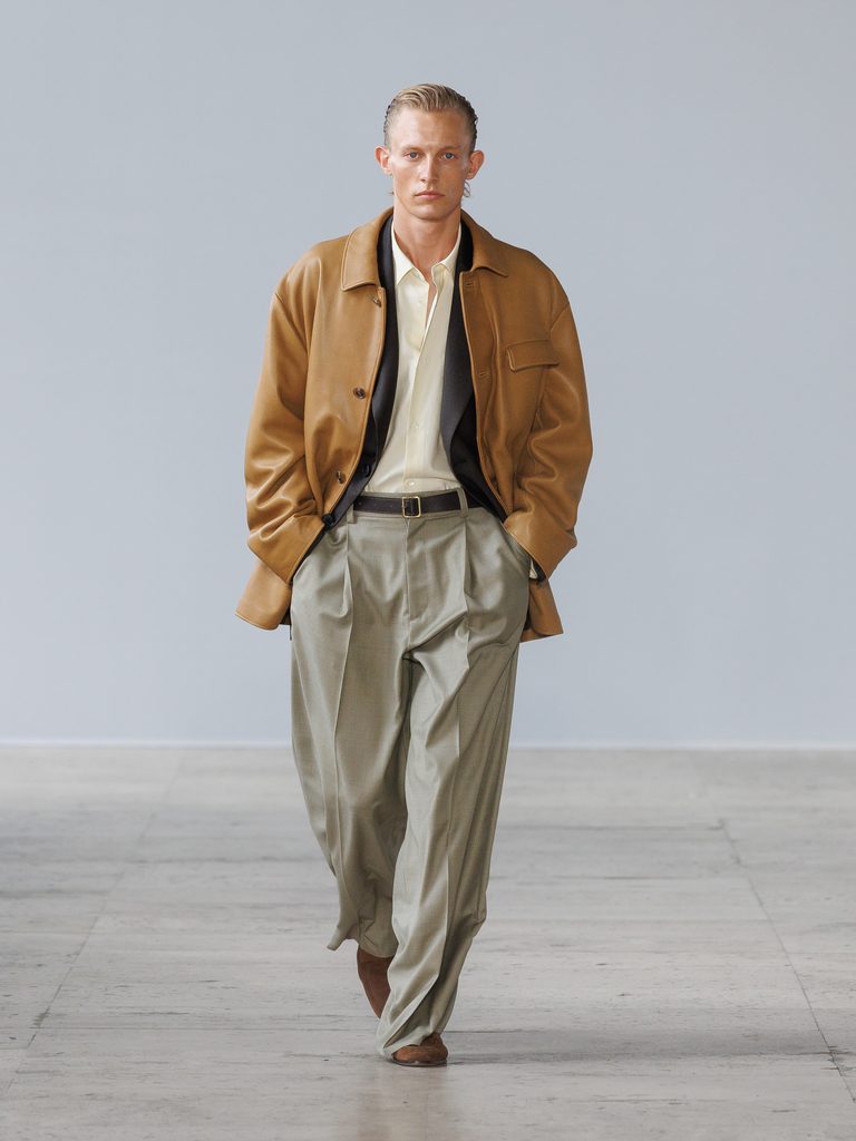 Kiichiro Asakawa, ou la couleur comme problème de teinturier 29 ssstein SS27 runway 3x4 look05