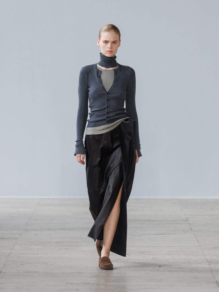 Kiichiro Asakawa, ou la couleur comme problème de teinturier 31 ssstein SS27 runway 3x4 look07
