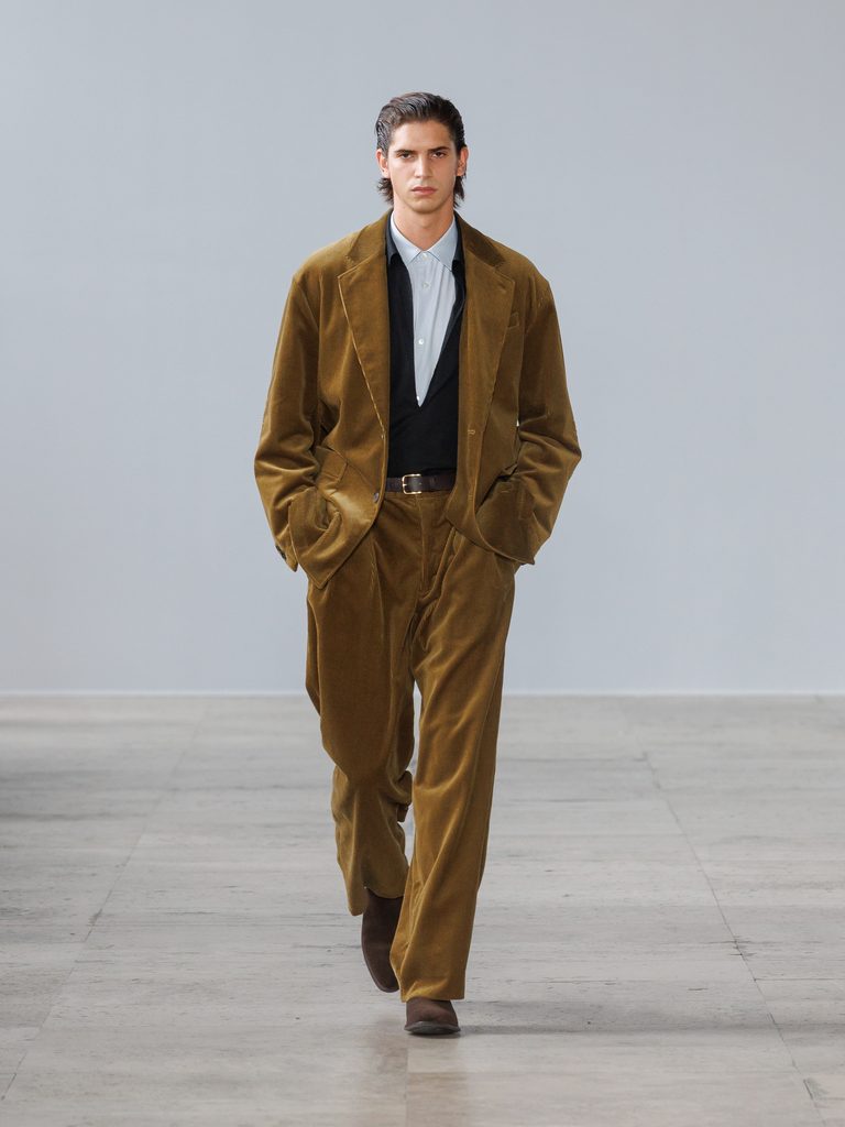 Kiichiro Asakawa, ou la couleur comme problème de teinturier 34 ssstein SS27 runway 3x4 look10