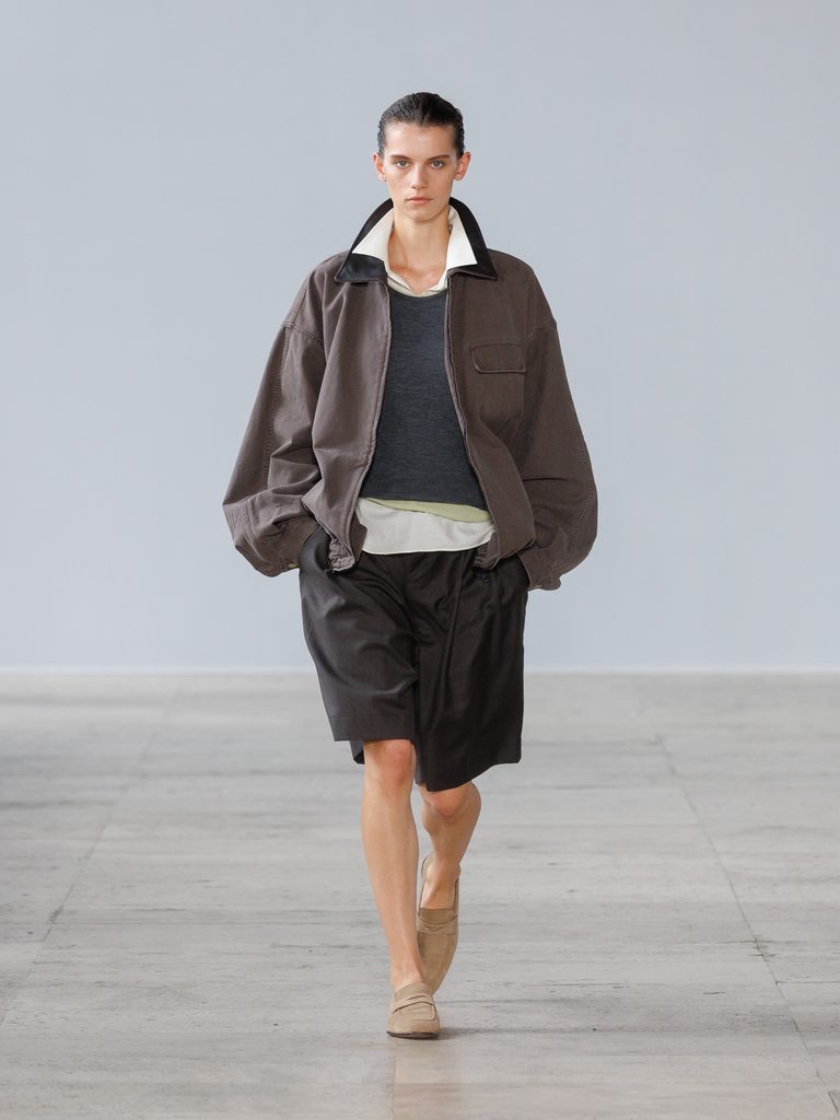 Kiichiro Asakawa, ou la couleur comme problème de teinturier 39 ssstein SS27 runway 3x4 look15