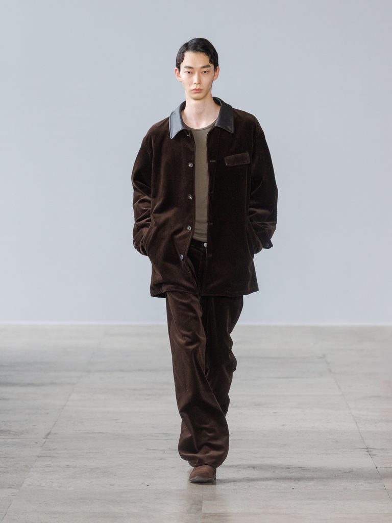 Kiichiro Asakawa, ou la couleur comme problème de teinturier 41 ssstein SS27 runway 3x4 look17