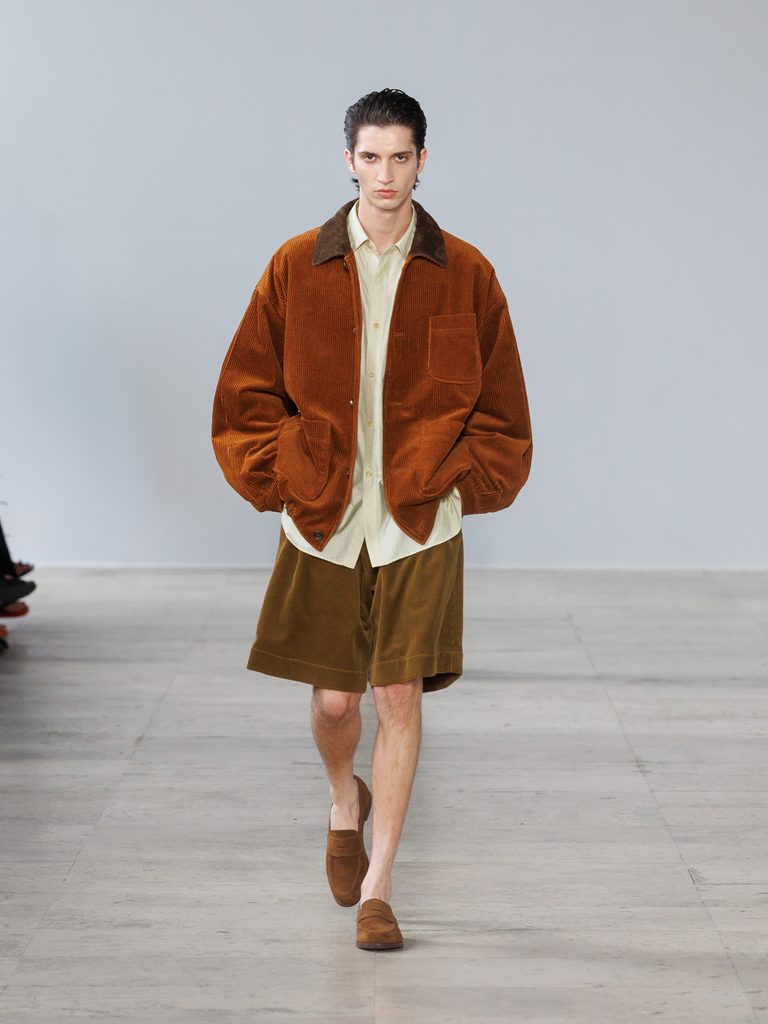 Kiichiro Asakawa, ou la couleur comme problème de teinturier 42 ssstein SS27 runway 3x4 look18