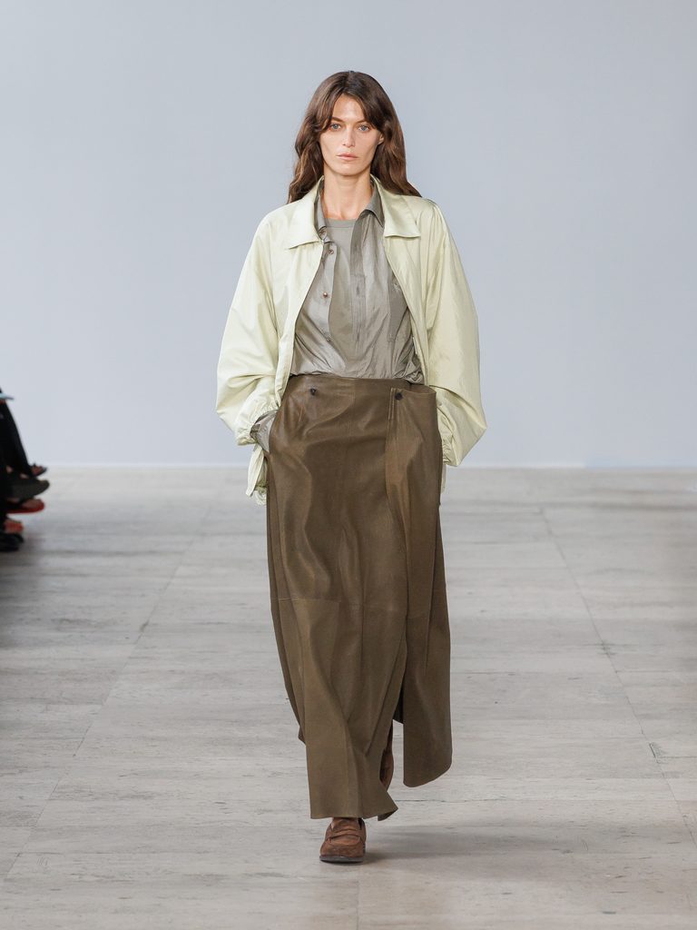 Kiichiro Asakawa, ou la couleur comme problème de teinturier 43 ssstein SS27 runway 3x4 look19