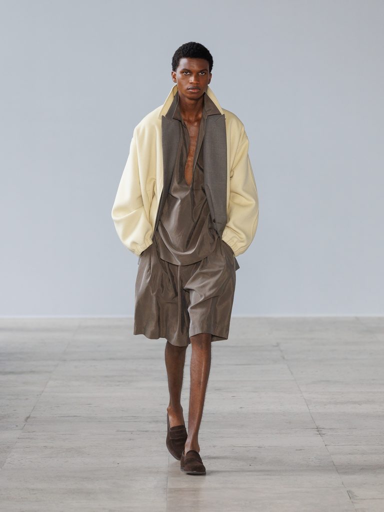 Kiichiro Asakawa, ou la couleur comme problème de teinturier 44 ssstein SS27 runway 3x4 look20