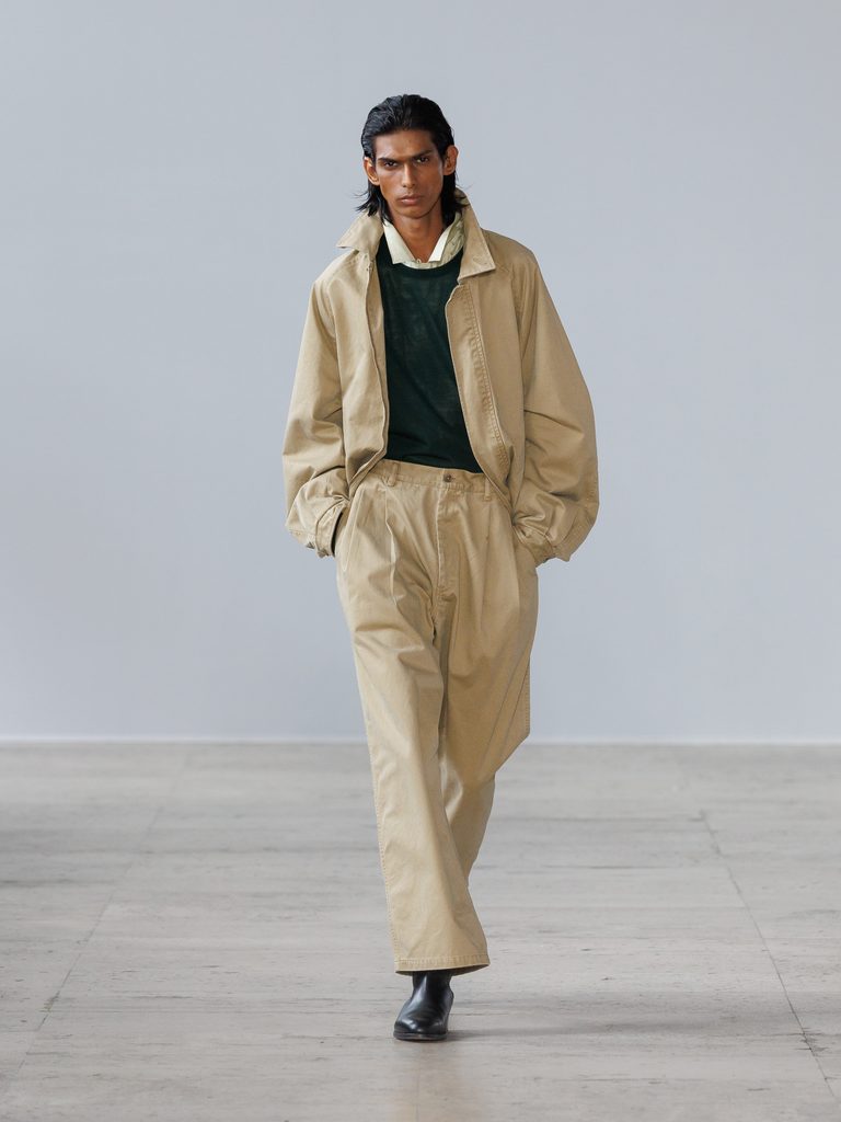 Kiichiro Asakawa, ou la couleur comme problème de teinturier 46 ssstein SS27 runway 3x4 look22