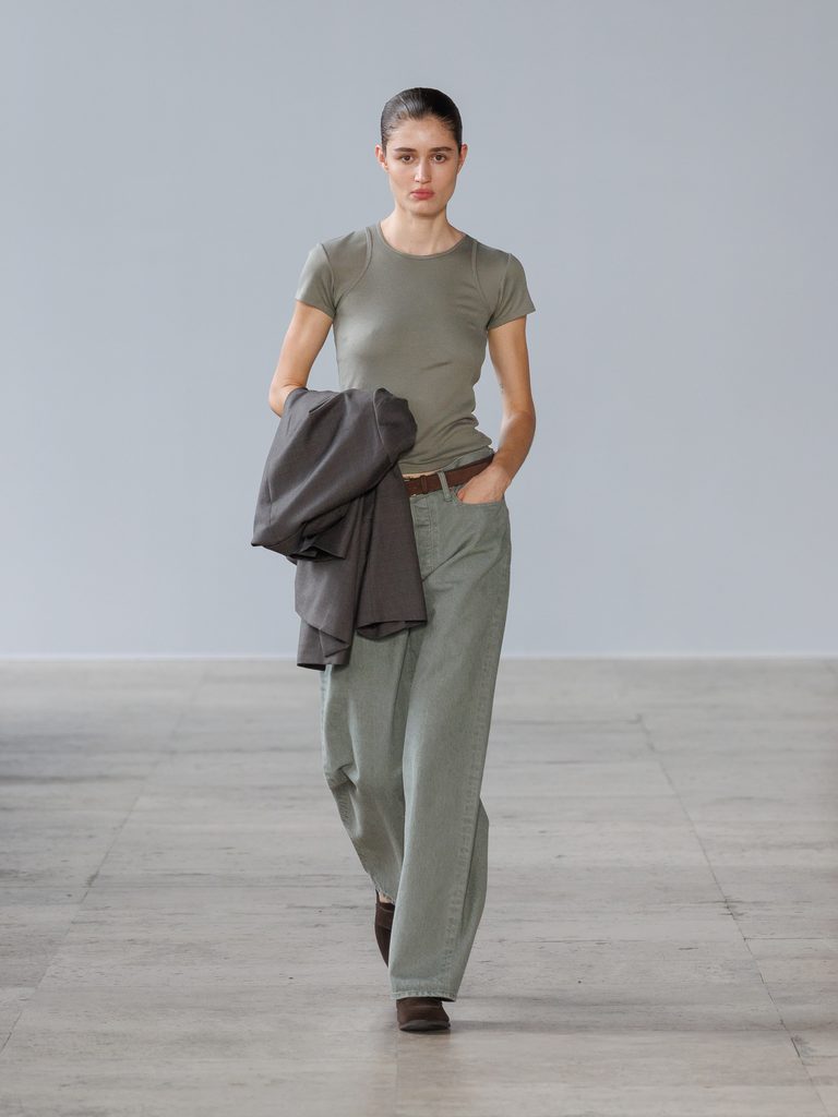 Kiichiro Asakawa, ou la couleur comme problème de teinturier 47 ssstein SS27 runway 3x4 look23