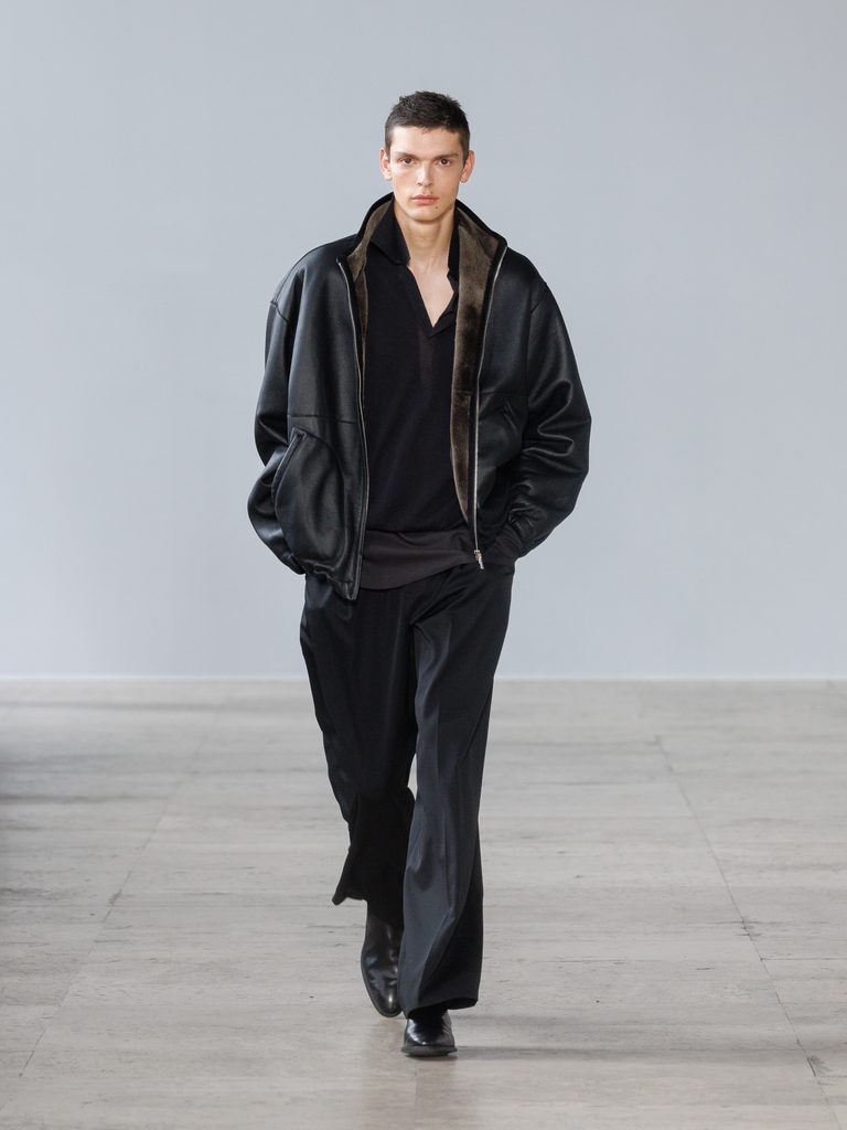 Kiichiro Asakawa, ou la couleur comme problème de teinturier 50 ssstein SS27 runway 3x4 look26