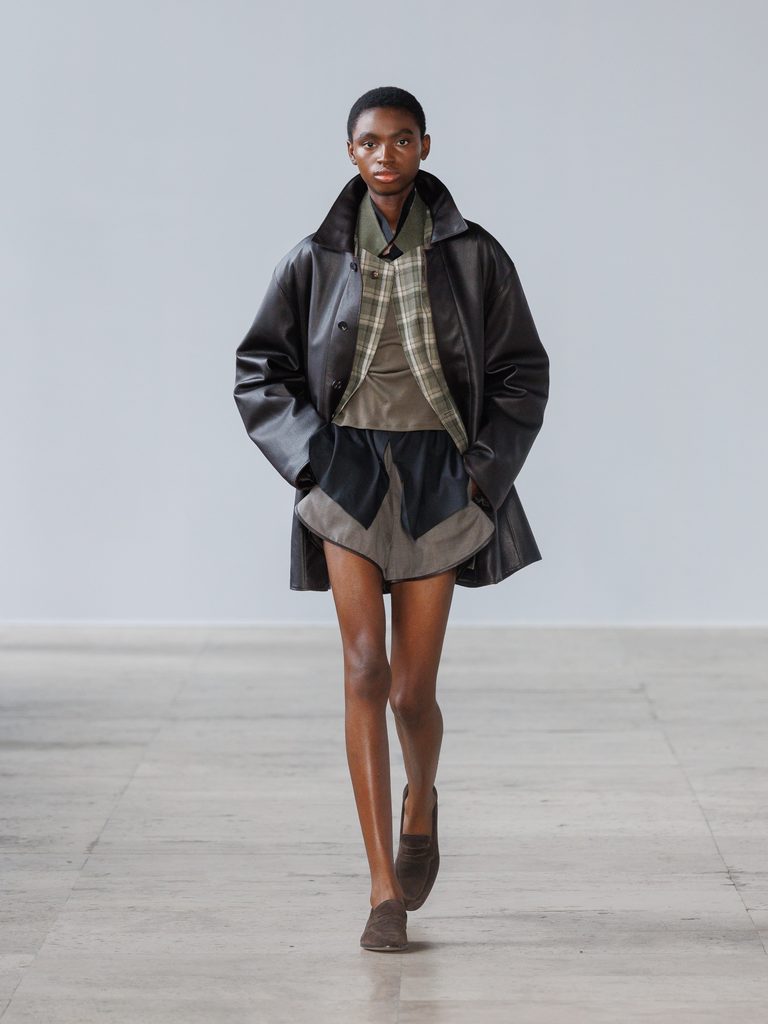 Kiichiro Asakawa, ou la couleur comme problème de teinturier 51 ssstein SS27 runway 3x4 look27