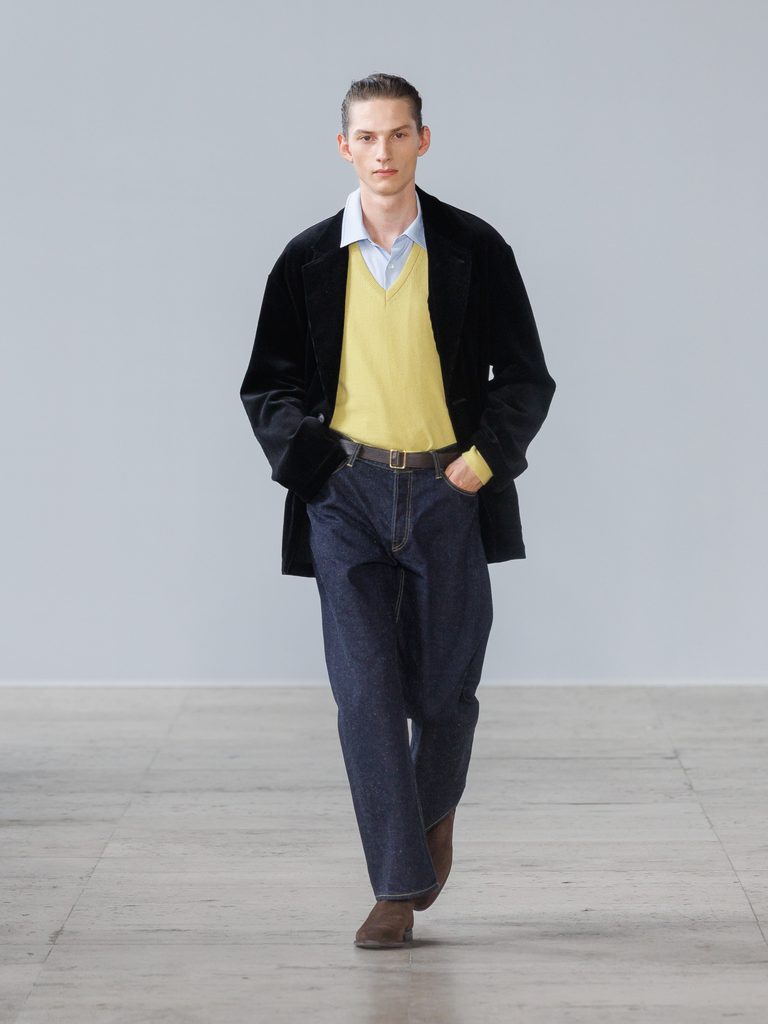 Kiichiro Asakawa, ou la couleur comme problème de teinturier 54 ssstein SS27 runway 3x4 look30