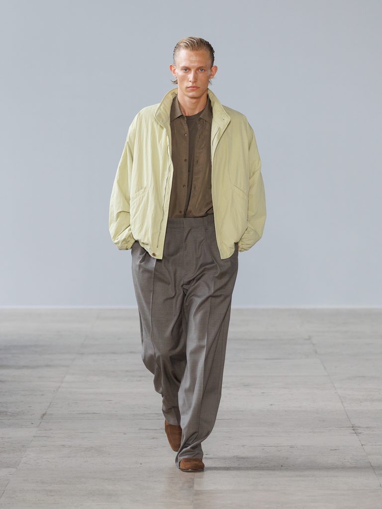 Kiichiro Asakawa, ou la couleur comme problème de teinturier 58 ssstein SS27 runway 3x4 look34