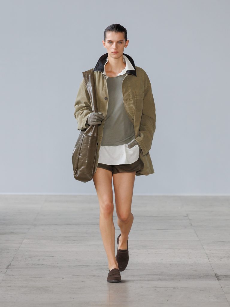 Kiichiro Asakawa, ou la couleur comme problème de teinturier 62 ssstein SS27 runway 3x4 look38
