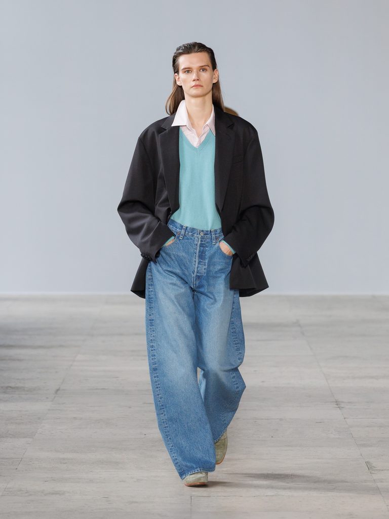 Kiichiro Asakawa, ou la couleur comme problème de teinturier 63 ssstein SS27 runway 3x4 look39