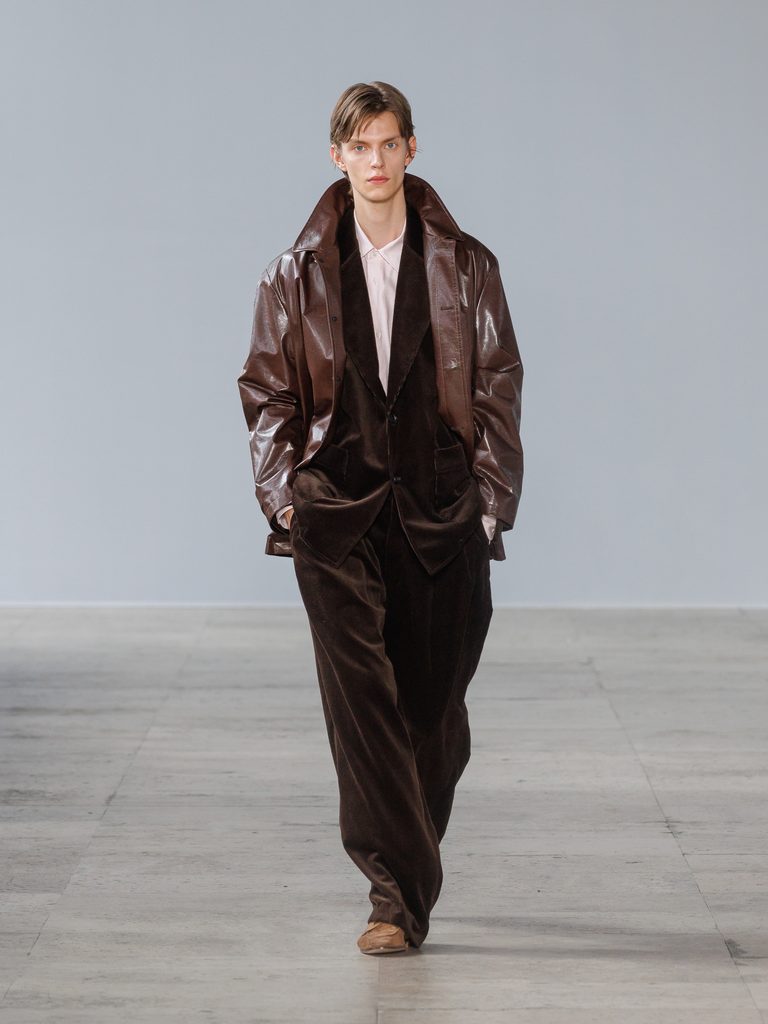 Kiichiro Asakawa, ou la couleur comme problème de teinturier 66 ssstein SS27 runway 3x4 look42