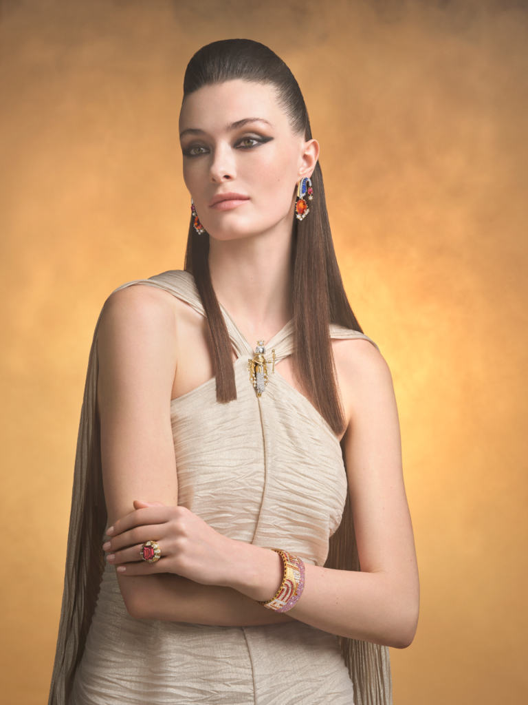 Van Cleef & Arpels réveille l'Égyptomanie, un siècle après Toutânkhamon 26 02 407 HD