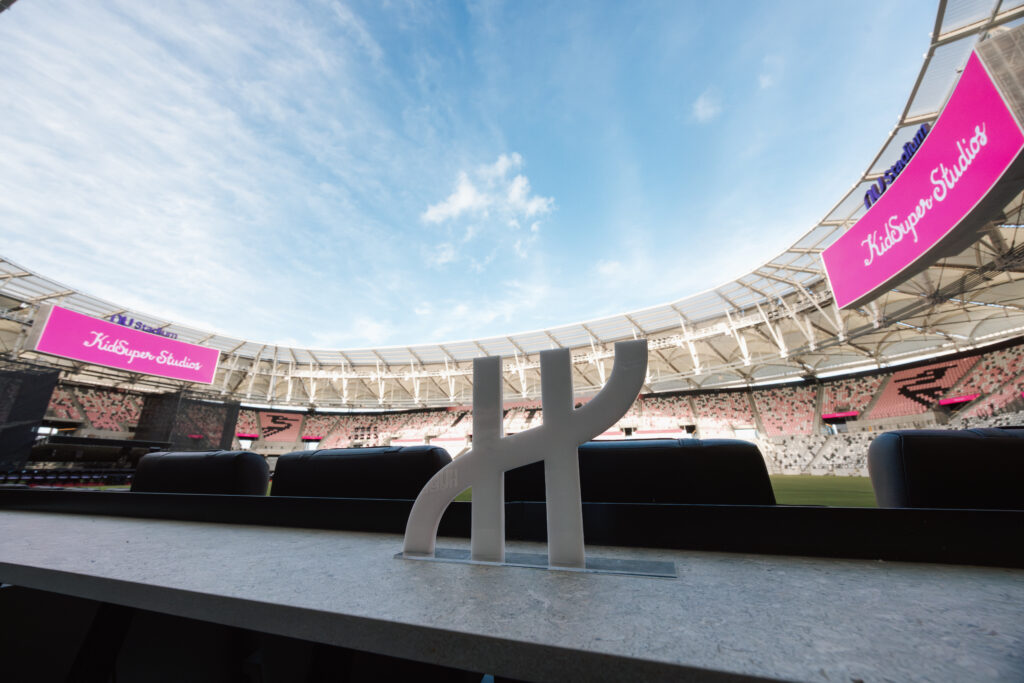 Hublot rejoint KidSuper sur le terrain, entre stade et podium 87 0J7A9114