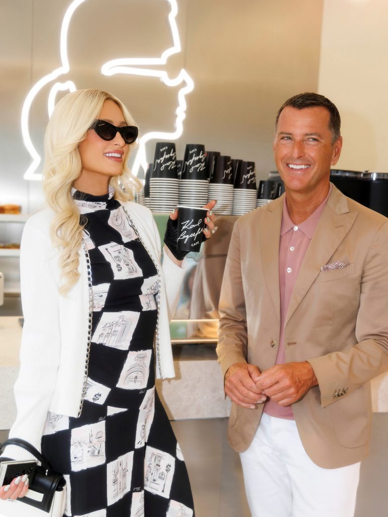 Karl Lagerfeld ouvre son premier café, loin des podiums 26 2.PARIS HILTON PIER PAOLO RIGHI KARL LAGERFELD CAFE@CAMRAFACE
