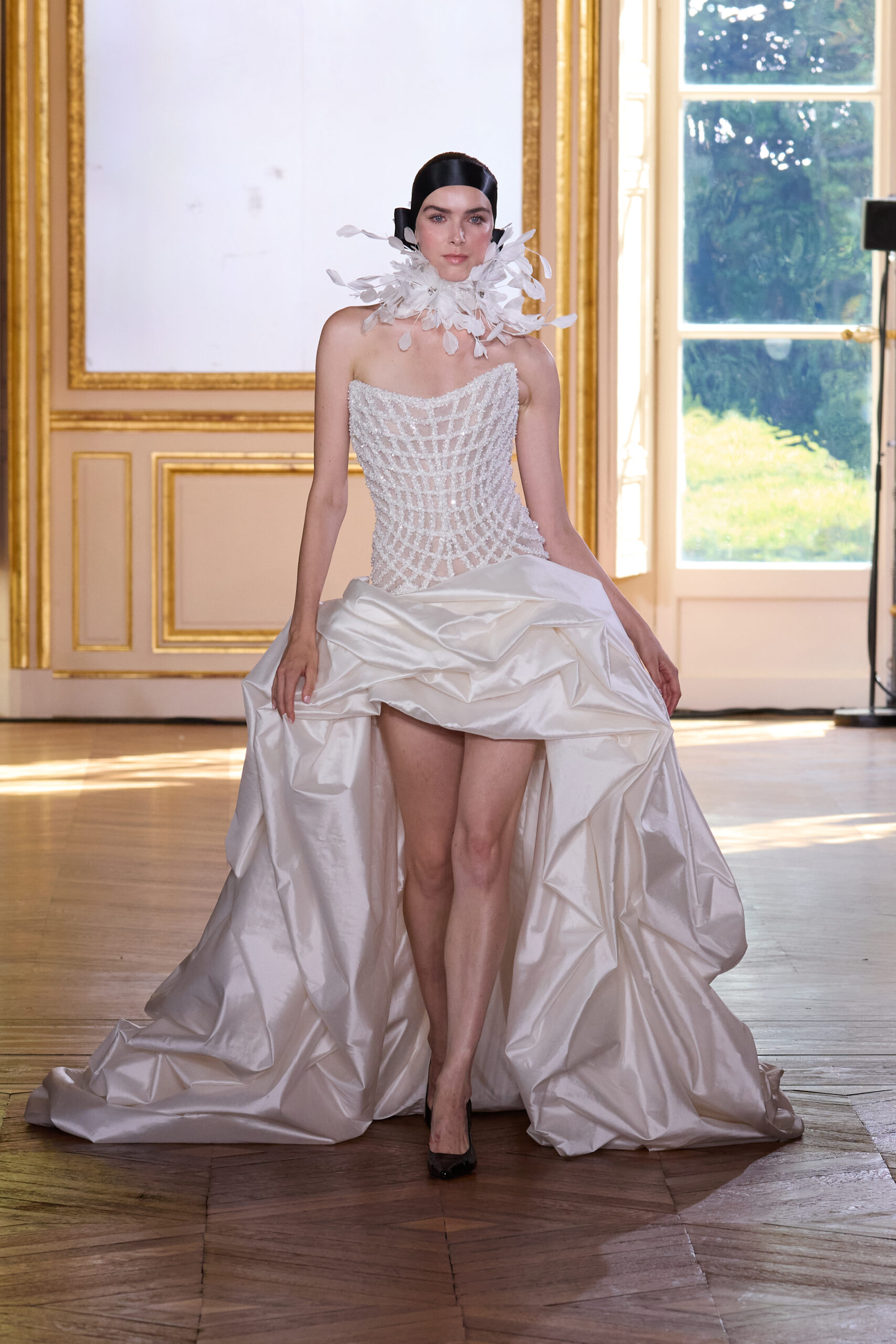 Georges Chakra expose le squelette de la robe, et c'est là toute la séduction 141 214A7342 scaled