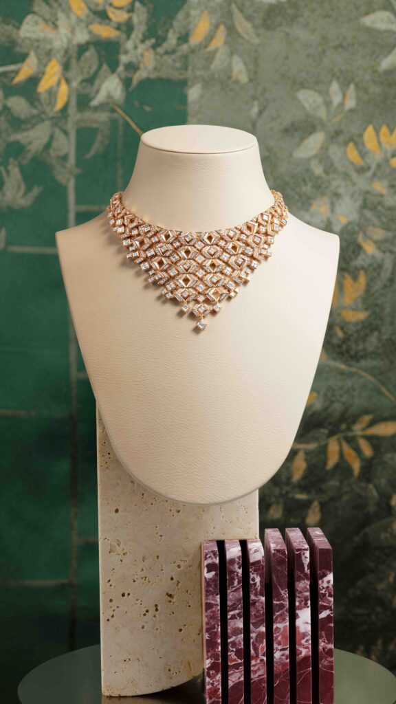Bvlgari transforme le diamant en dentelle pour prolonger Eclettica vers la Haute Couture 36 276835 ph.Antonio Barrella 9x16